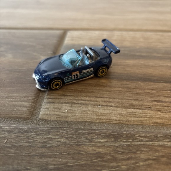 Hot Wheels '15 Mazda MX-5 Miata car from the Nightburnerz pack - Picture 1 of 8